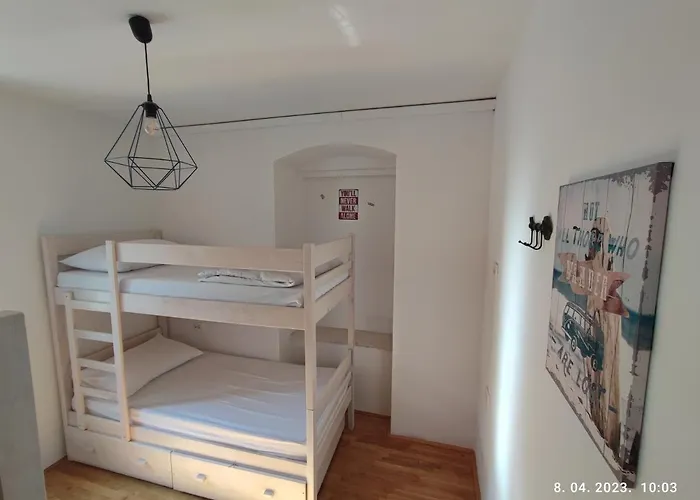 Impact House Hostal