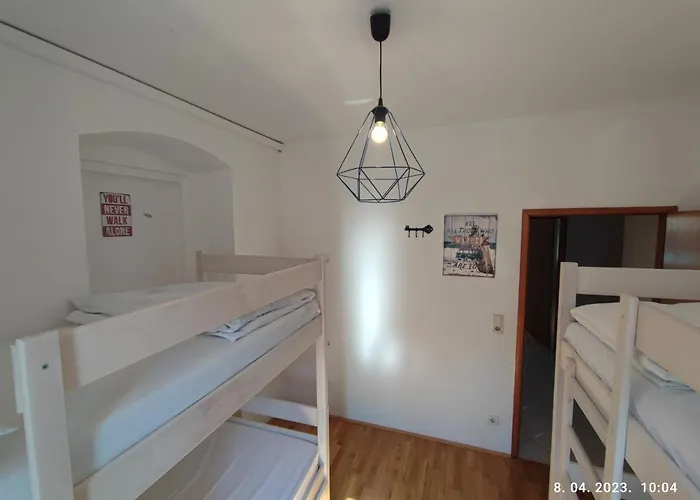 Hostal Impact House *