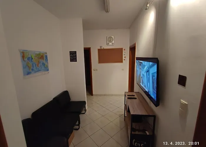 Hostal Impact House *
